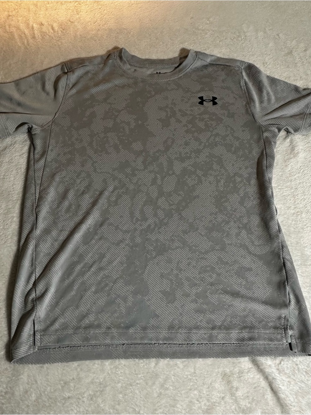 Under Armour boys Gray Short-Sleeve Tech Tee with Subtle Pattern